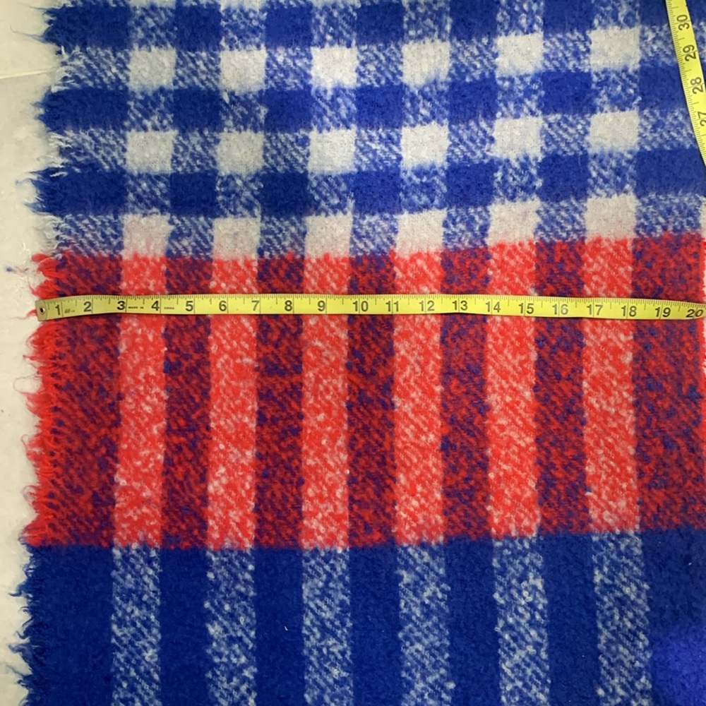 NWT🌺Beautiful Soft Large Wool Acrylic Blend Scarf - Picture 7 of 9